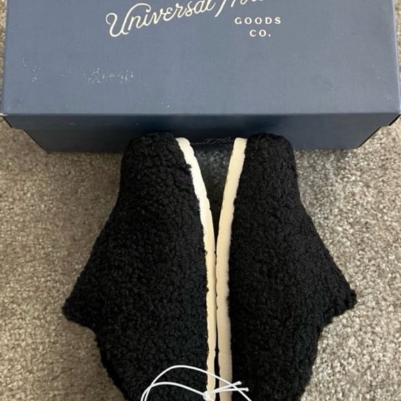 Universal Thread Black Slip-On Shoes - Picture 4 of 6